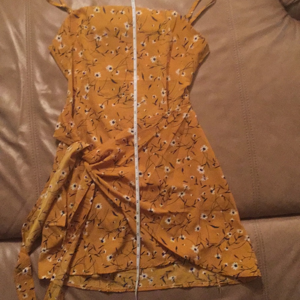Beautiful mustard color minidress - Picture 7 of 8
